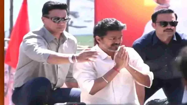 பட்டு வேட்டி, சட்டையில் சேலம் வந்த முதல்வர் விஜய்: மேட்டூர் அணை திறப்பு விழாவில் பிரமாண்ட வரவேற்பு