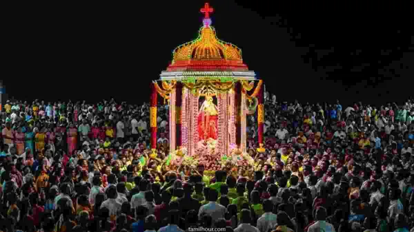 வேளாங்கண்ணியில் இன்று பெரிய தேர் பவனி: ஆயிரக்கணக்கான பக்தர்கள் குவிந்தனர்